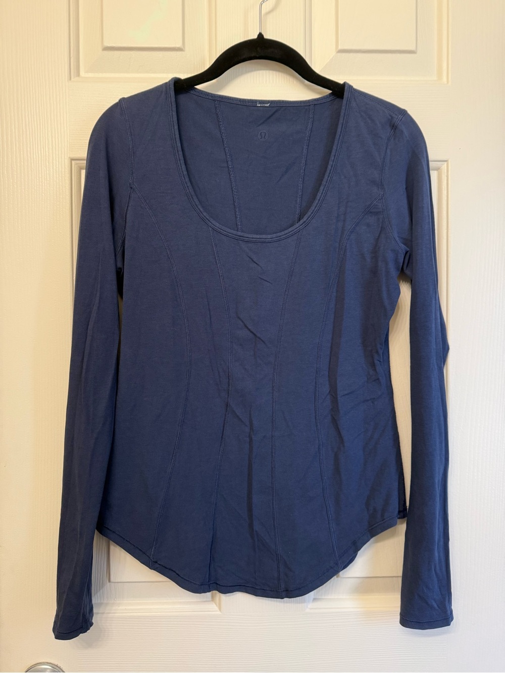 Lululemon Form fitting Long Sleeve Scoop Neck Top - Navy